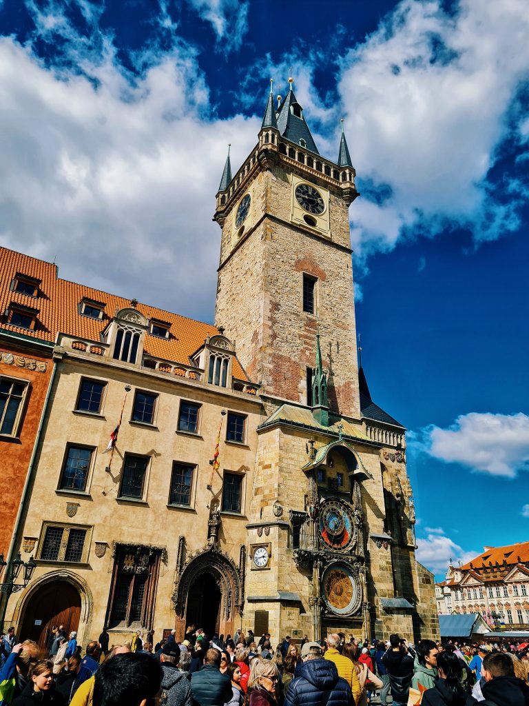 Prag Eski belediye Binası ve Astronomik Saat Kulesi